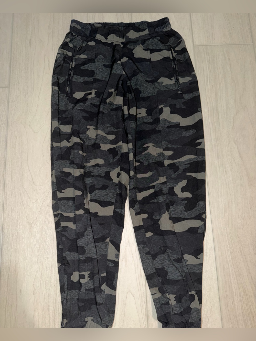 Old Navy Women's Black & Gray Camo Cargo Joggers